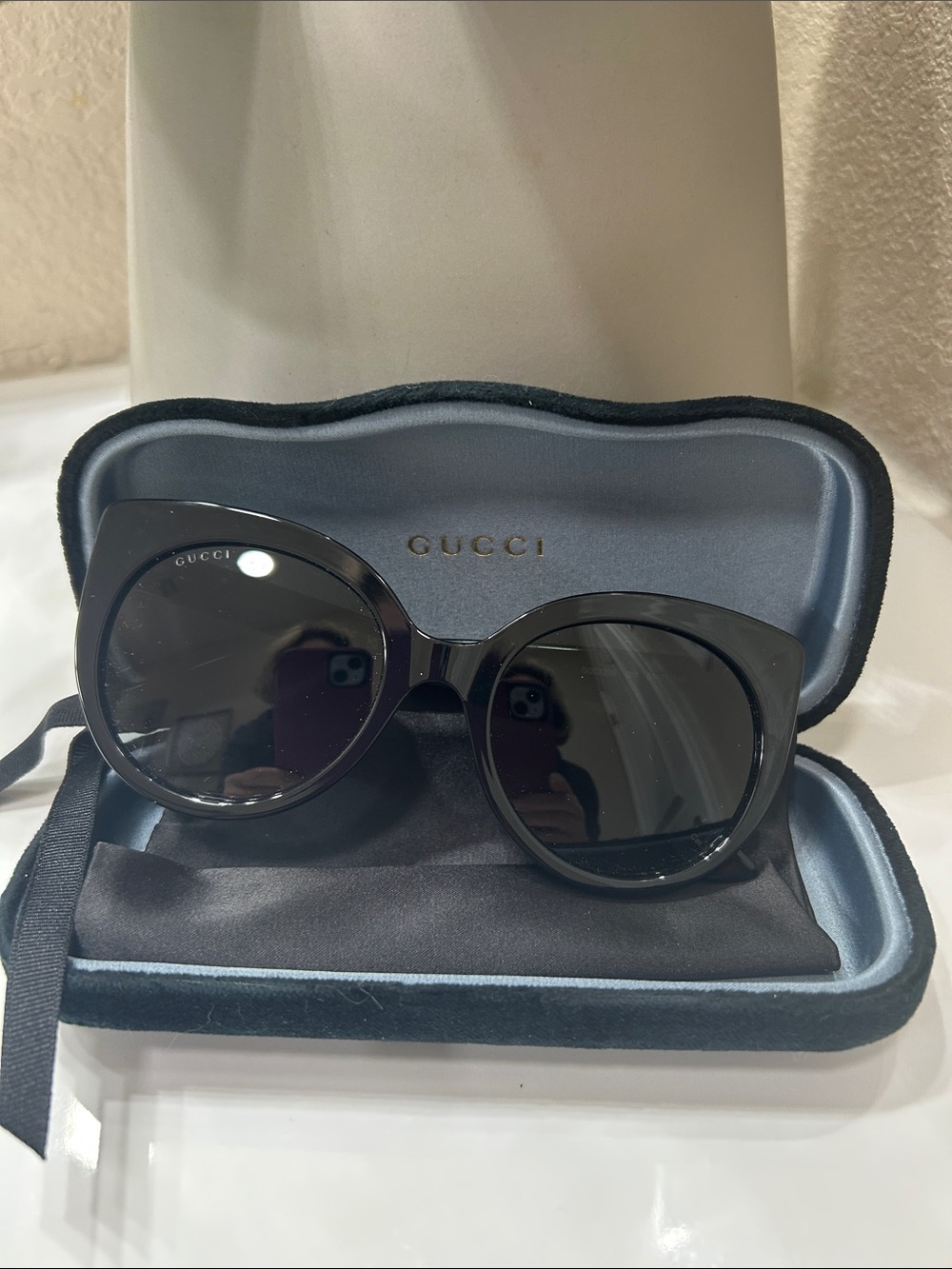 Gucci Black Oversized Round Women's Sunglasses brand new with case and bag cloth - Picture 7 of 7